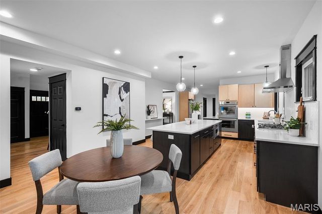 849 Bluespring Lane, Frontenac, MO 63131