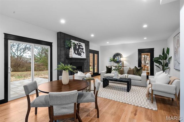 849 Bluespring Lane, Frontenac, MO 63131