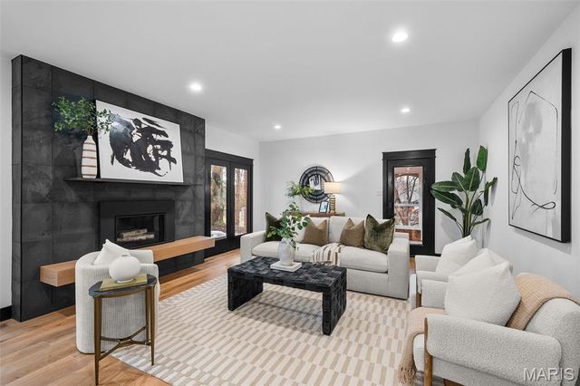 849 Bluespring Lane, Frontenac, MO 63131