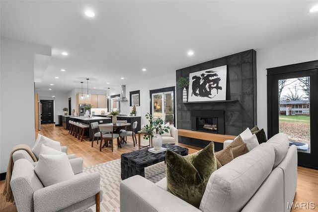 849 Bluespring Lane, Frontenac, MO 63131