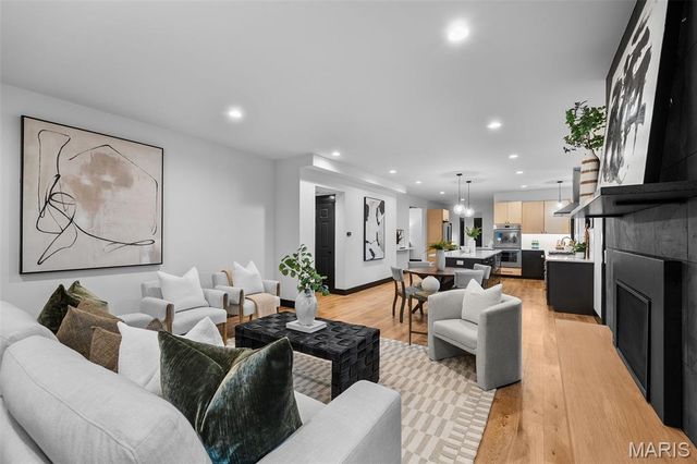 849 Bluespring Lane, Frontenac, MO 63131