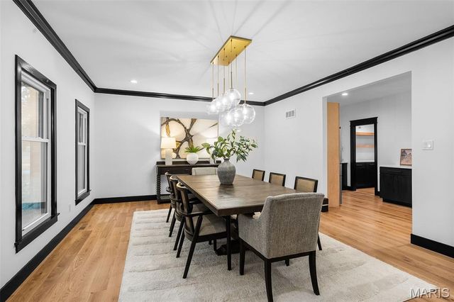 849 Bluespring Lane, Frontenac, MO 63131