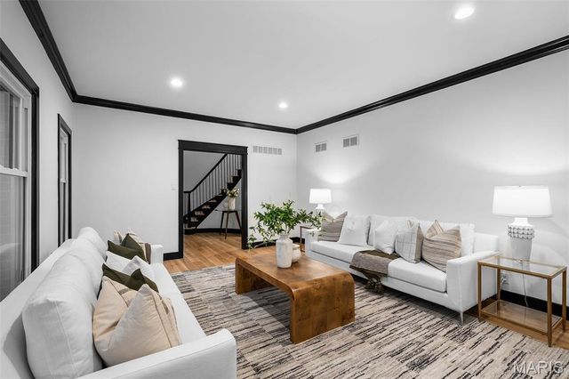 849 Bluespring Lane, Frontenac, MO 63131