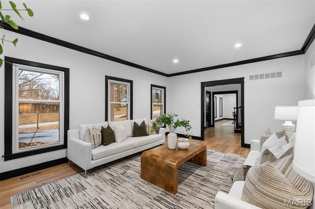 849 Bluespring Lane, Frontenac, MO 63131