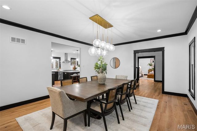 849 Bluespring Lane, Frontenac, MO 63131