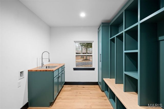 849 Bluespring Lane, Frontenac, MO 63131