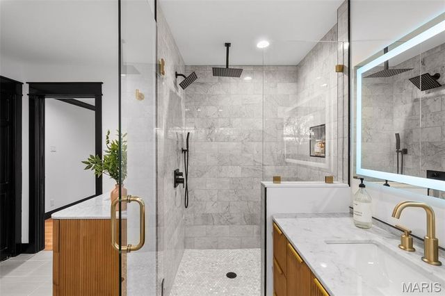 849 Bluespring Lane, Frontenac, MO 63131