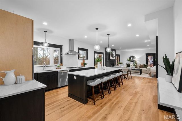 849 Bluespring Lane, Frontenac, MO 63131