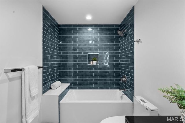 849 Bluespring Lane, Frontenac, MO 63131