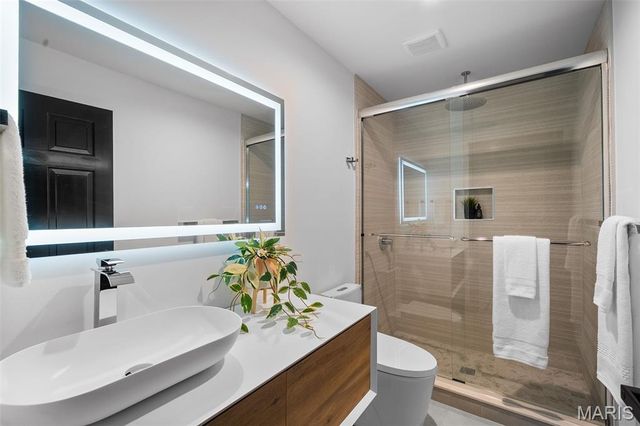 849 Bluespring Lane, Frontenac, MO 63131