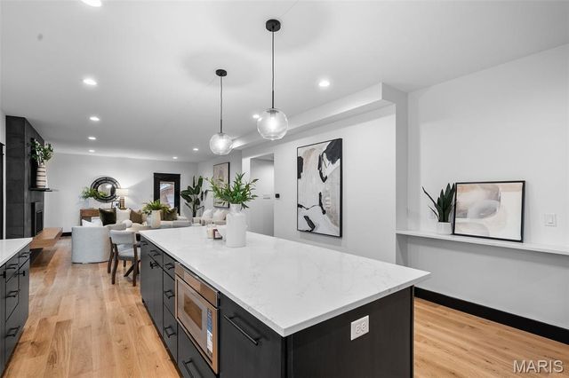 849 Bluespring Lane, Frontenac, MO 63131