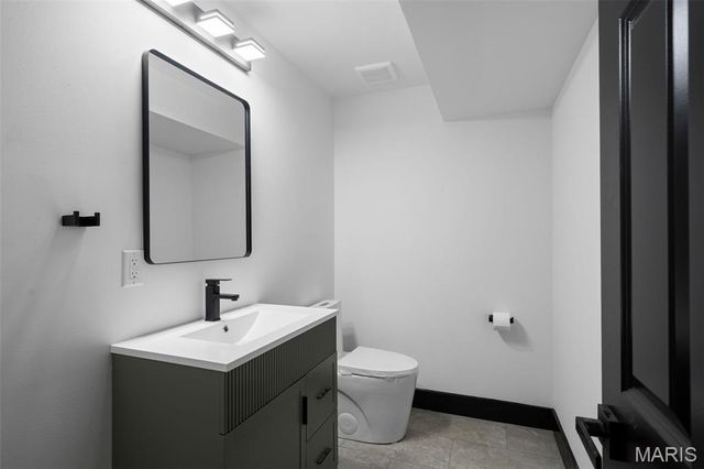 849 Bluespring Lane, Frontenac, MO 63131