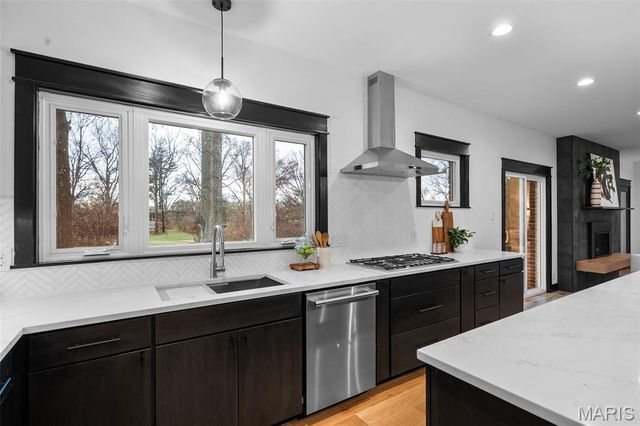 849 Bluespring Lane, Frontenac, MO 63131