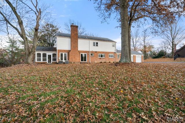 849 Bluespring Lane, Frontenac, MO 63131