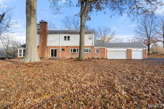 849 Bluespring Lane, Frontenac, MO 63131