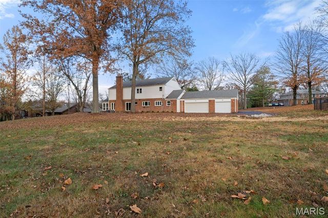 849 Bluespring Lane, Frontenac, MO 63131