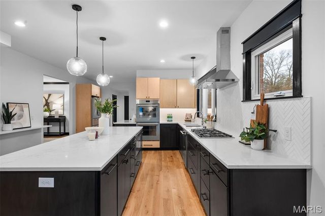 849 Bluespring Lane, Frontenac, MO 63131