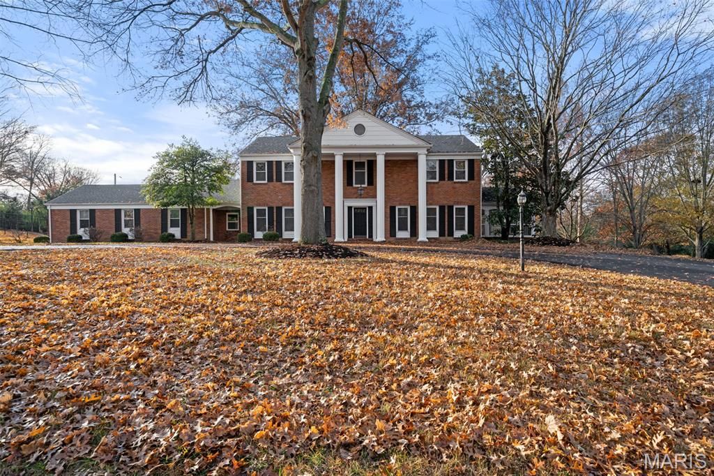 849 Bluespring Lane, Frontenac, MO 63131