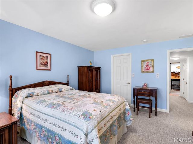 5512 Heather Bluff Court, St Louis, MO 63128