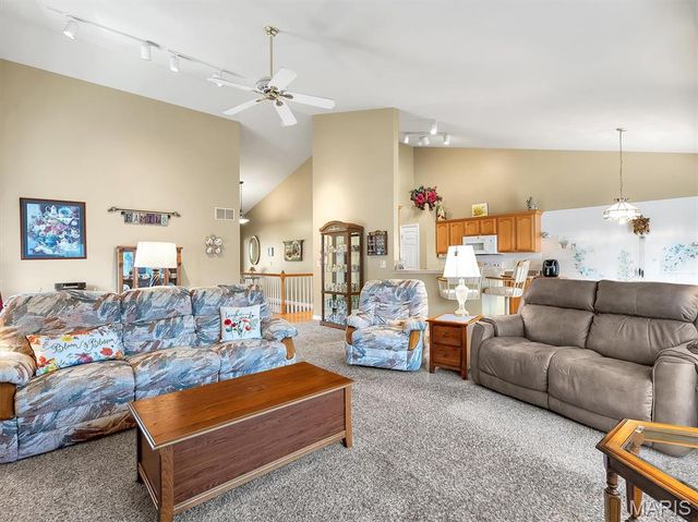 5512 Heather Bluff Court, St Louis, MO 63128