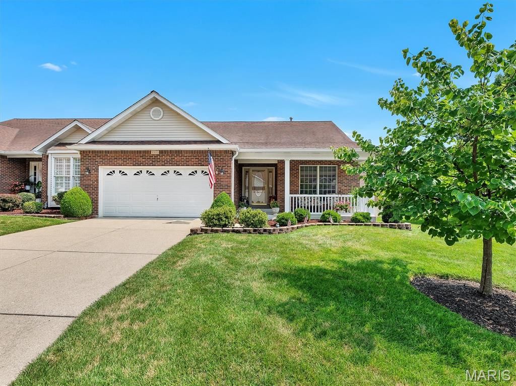 5512 Heather Bluff Court, St Louis, MO 63128