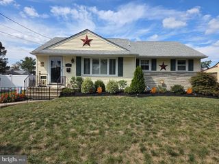 331 DEARBORNE AVE, Blackwood, NJ 08012