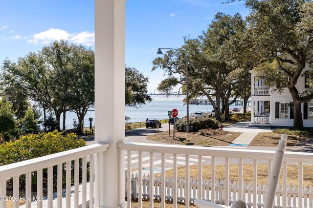 301 E Bay Street, Saint James, NC 28461