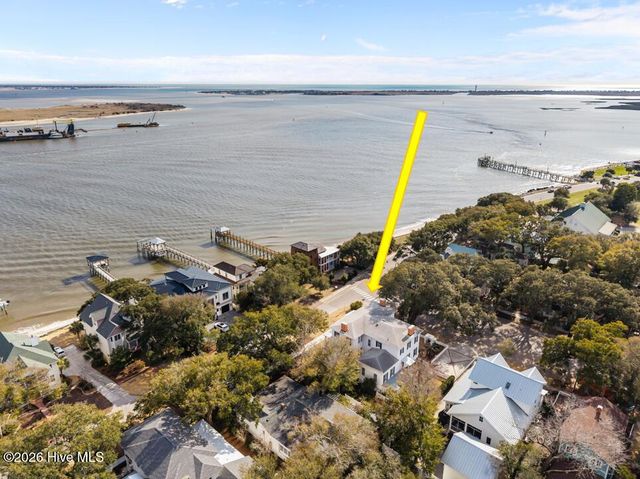 301 E Bay Street, Saint James, NC 28461