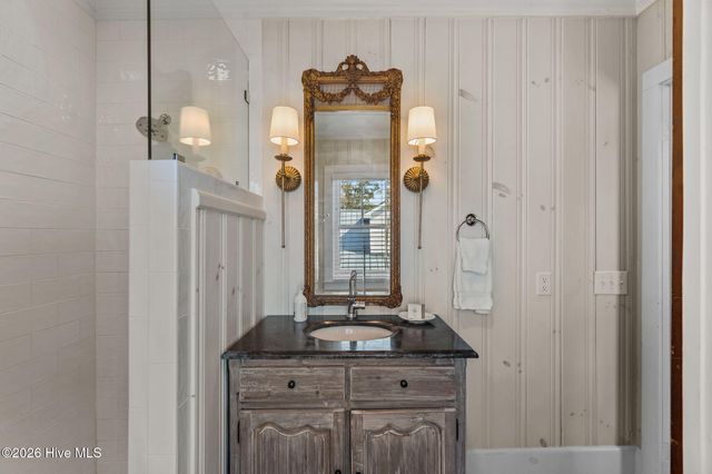 301 E Bay Street, Saint James, NC 28461