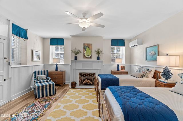 301 E Bay Street, Saint James, NC 28461