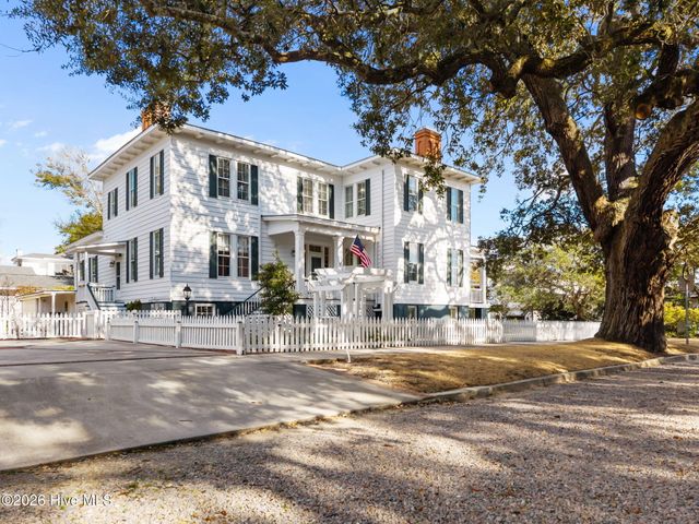 301 E Bay Street, Saint James, NC 28461