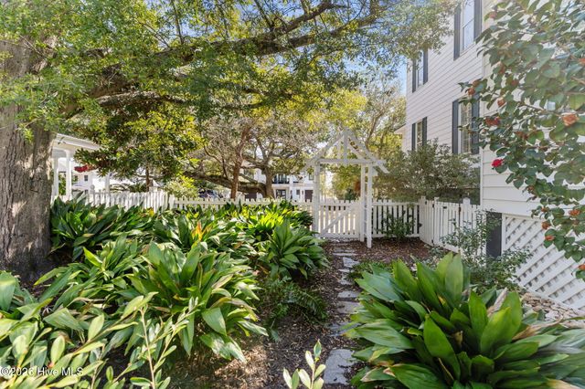 301 E Bay Street, Saint James, NC 28461