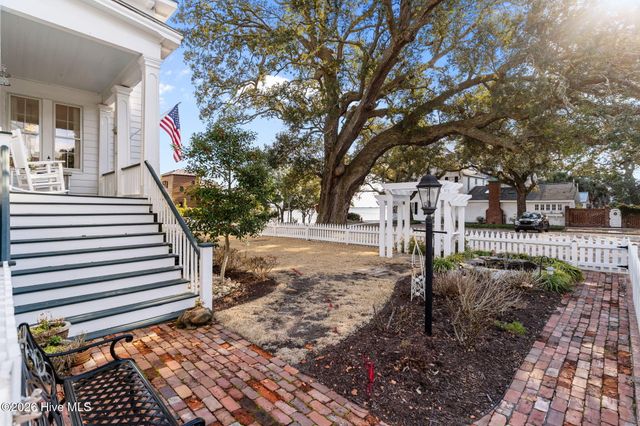 301 E Bay Street, Saint James, NC 28461