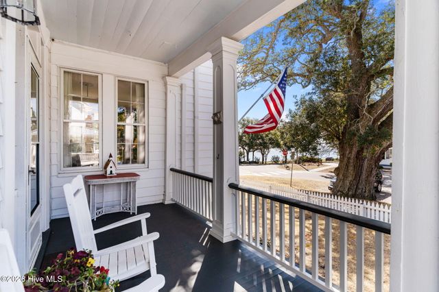 301 E Bay Street, Saint James, NC 28461