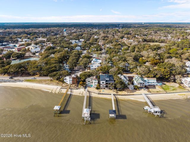 301 E Bay Street, Saint James, NC 28461