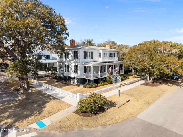 301 E Bay Street, Saint James, NC 28461