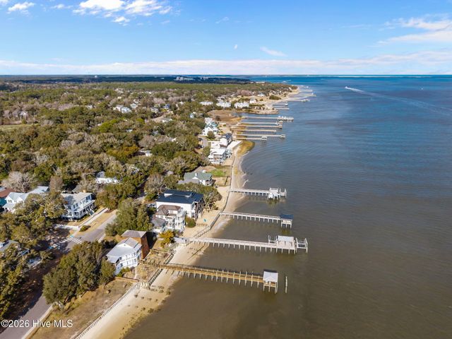 301 E Bay Street, Saint James, NC 28461