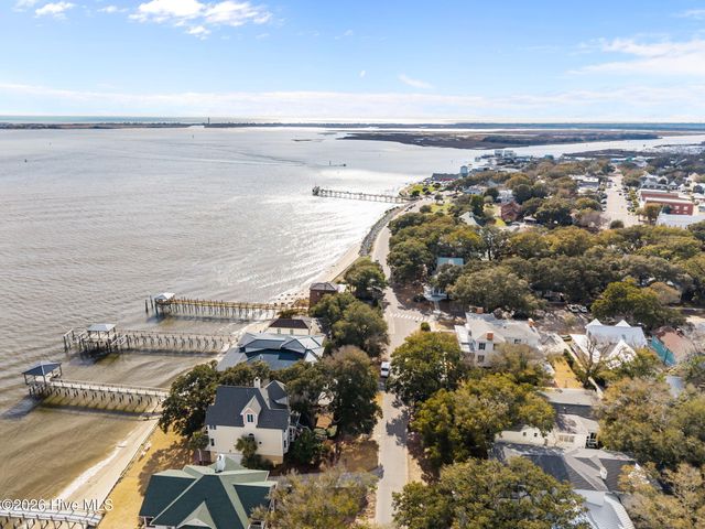 301 E Bay Street, Saint James, NC 28461