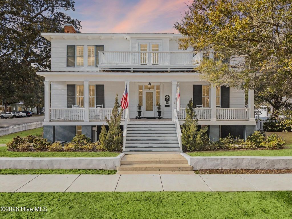 301 E Bay Street, Saint James, NC 28461