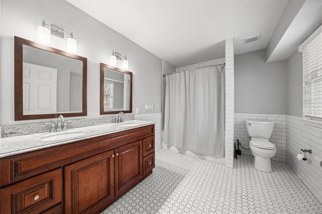 9105 El Monte Street, Prairie Village, KS 66207