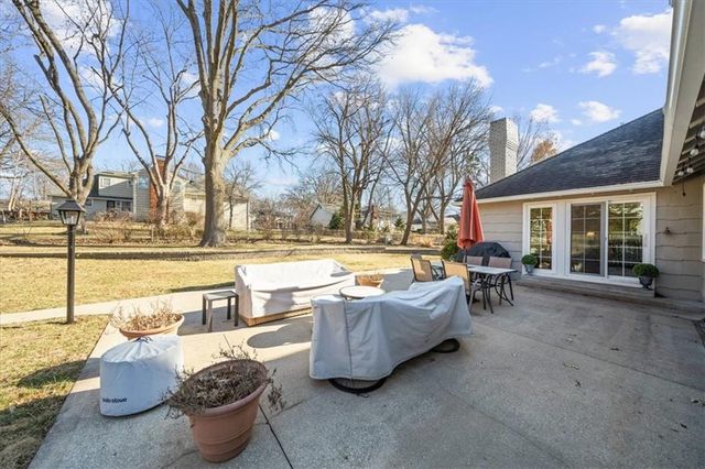 9105 El Monte Street, Prairie Village, KS 66207