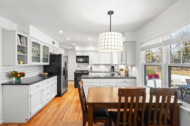 9105 El Monte Street, Prairie Village, KS 66207