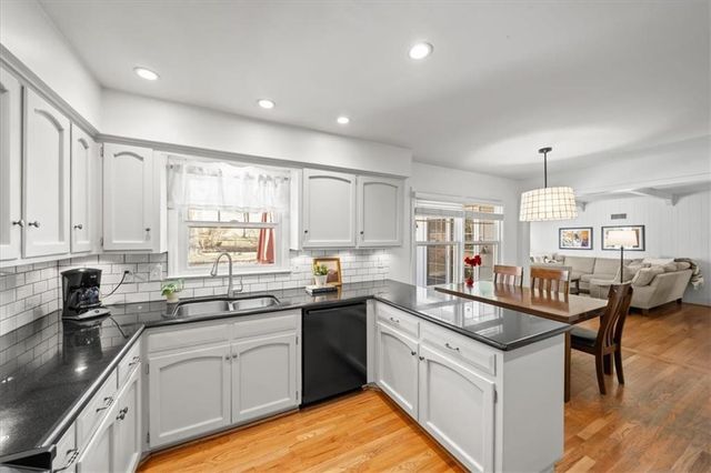 9105 El Monte Street, Prairie Village, KS 66207