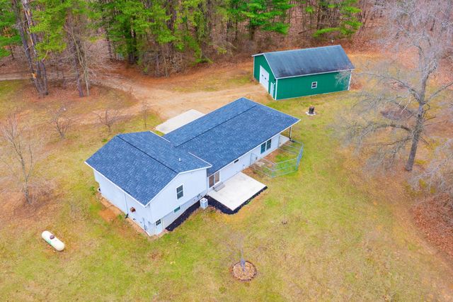 52960 County Road 380, Grand Junction, MI 49056