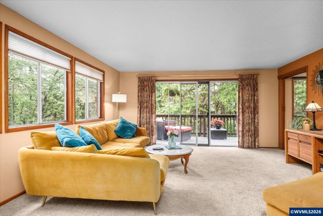 27828 Gibralter Lp, Eugene, OR 97405
