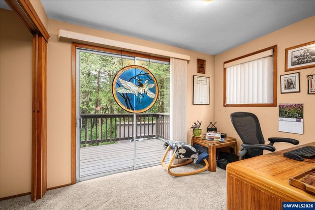 27828 Gibralter Lp, Eugene, OR 97405