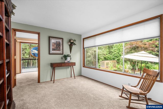 27828 Gibralter Lp, Eugene, OR 97405