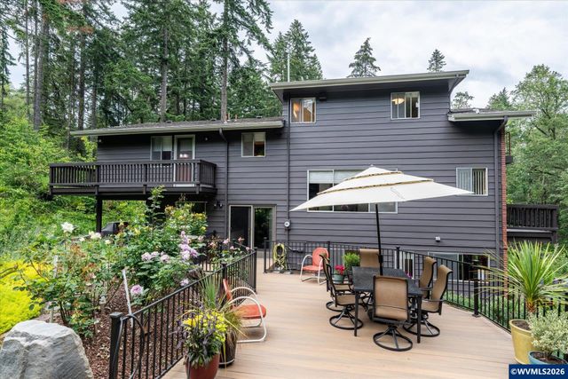 27828 Gibralter Lp, Eugene, OR 97405