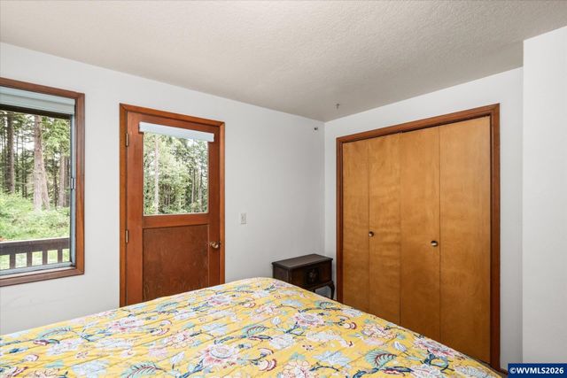27828 Gibralter Lp, Eugene, OR 97405