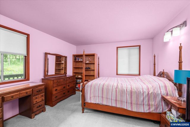 27828 Gibralter Lp, Eugene, OR 97405